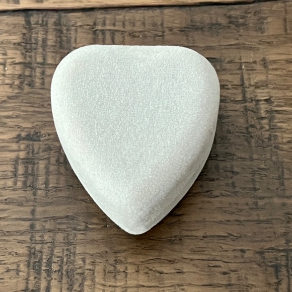 NEW! Pink Ice Heart Shaped Stud Earrings in Box - Picture 9 of 10